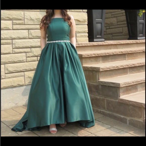 Emeral Green Prom Dress - Picture 1 of 3